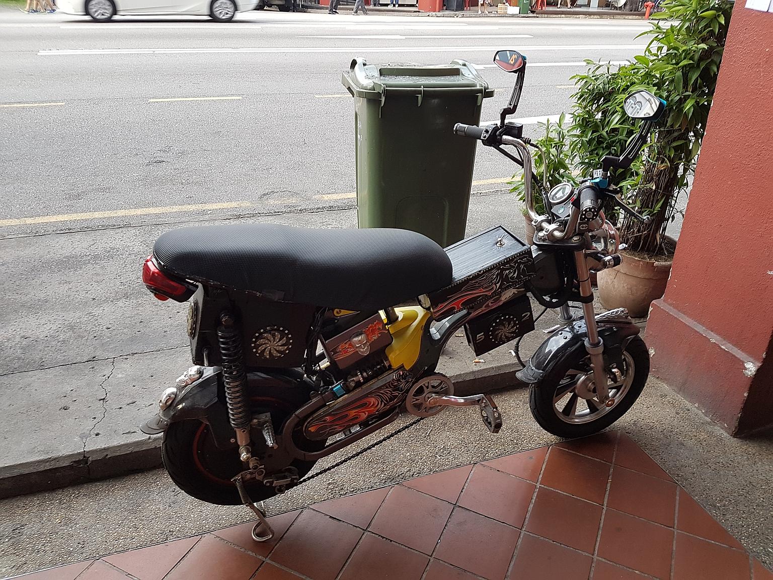 Despite sporting the blue LTA tag - above the bike chain - that identifies it as an approved model, this e-bike seen parked on Geylang Road yesterday has been so heavily modified, it resembles a motorcycle.