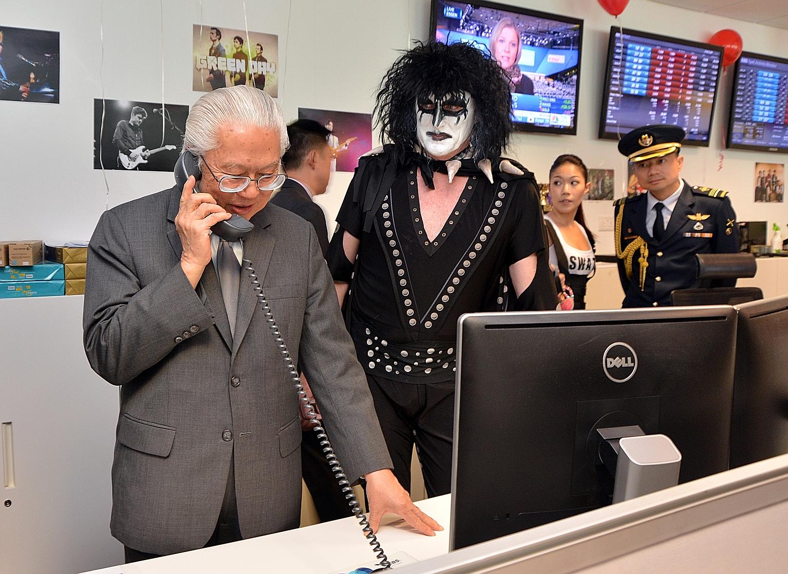 President Tony Tan Keng Yam took to the broking floor of financial markets operator ICAP yesterday, speaking to customers on the telephone and closing over $520 million worth of trades - all for a good cause. All commissions and revenue from the four