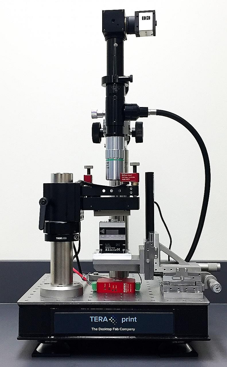 Left: Professor Subbu Venkatraman, chair of NTU's School of Materials Science and Engineering, and Associate Professor Lam Yeng Ming with a transmission electron microscope used to analyse materials at the nanoscale. Right: The machine developed by T