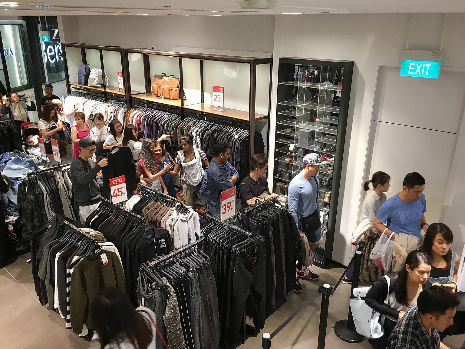 Shoppers queueing at the Zara outlet in Ion Orchard yesterday. Several shopping malls and department stores have reported healthy post-Christmas crowds and sales, with some stores continuing to offer discounts of up to 70 per cent.