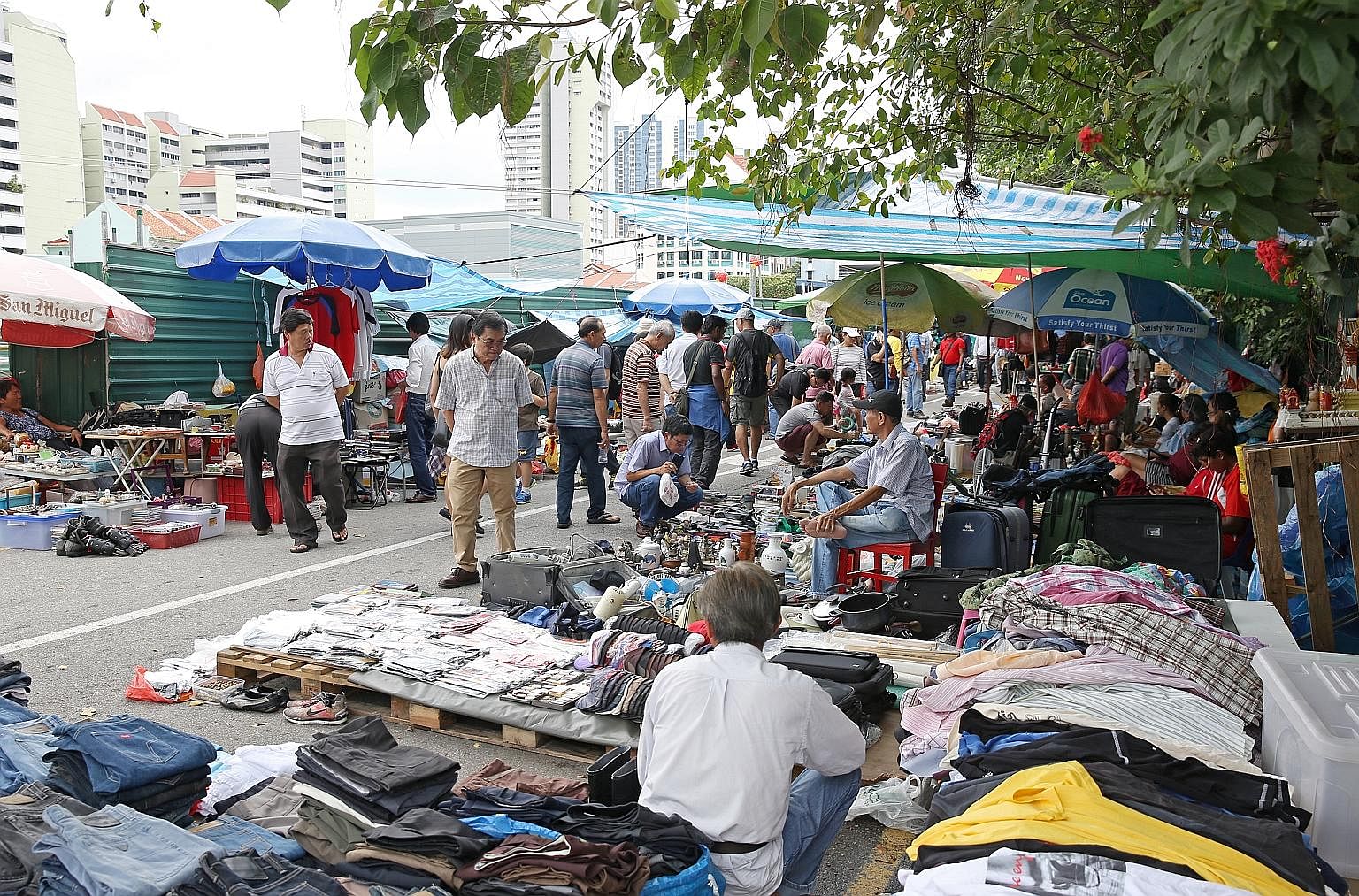 Above: The flea market has served as the go-to place for the underprivileged, filling a gap mainstream department stores and malls have been unable to plug.