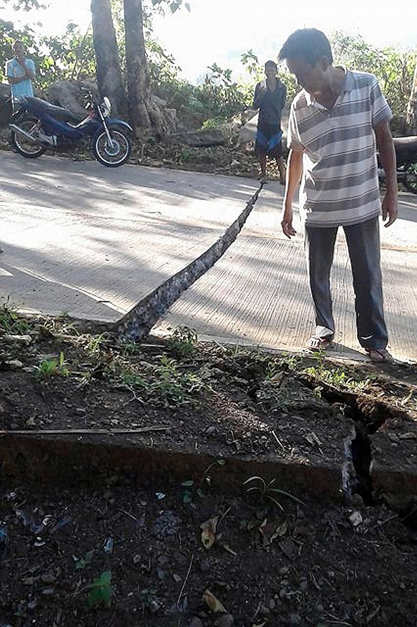 A highway in Lanao del Sur developed a crack while wooden houses, a school and a mosque sustained minor damage in yesterday's early morning quake in the southern Philippines.