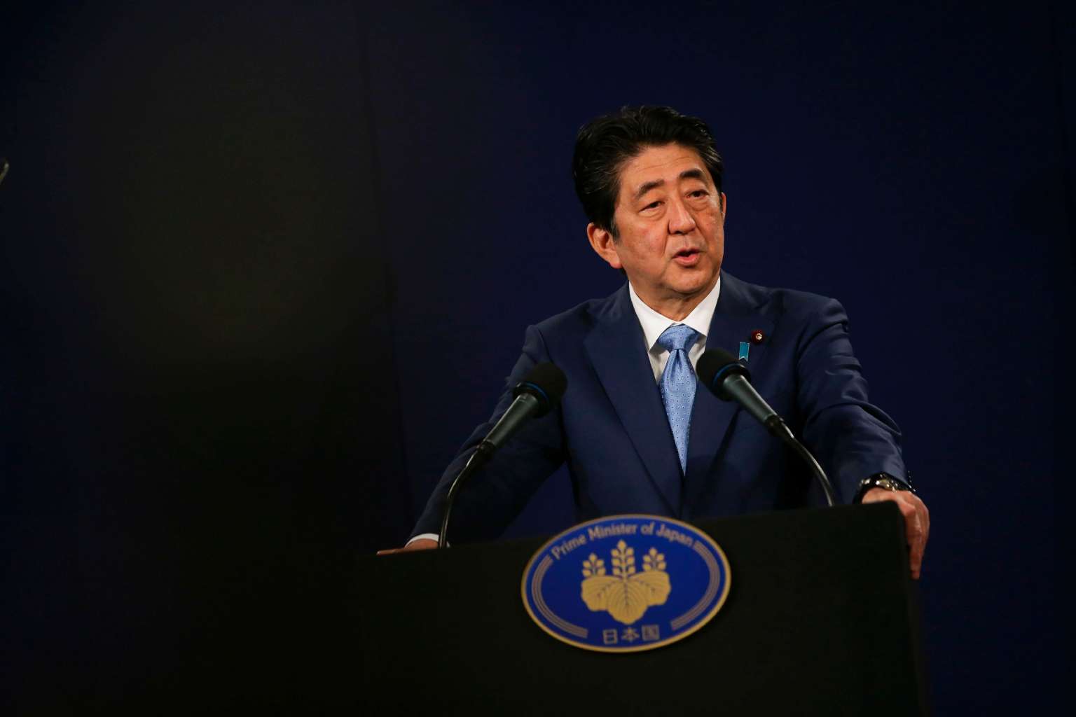 Shinzo Abe announces plan to revise Japan's pacifist charter | The ...