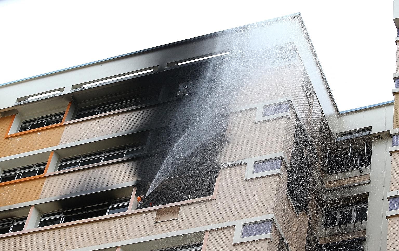 If a neighbouring unit is ablaze and rescuers have not arrived, it is advisable to leave, alert one's neighbours, and evacuate to a refuge floor or to the ground level without using the lifts.