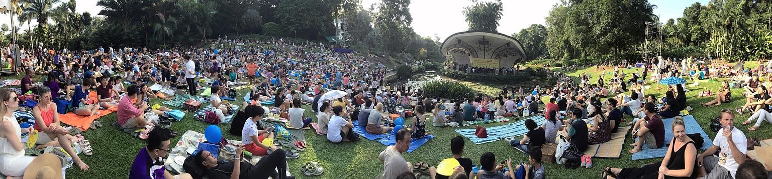More than 10,000 people filled the entire lawn in front of the Singapore Botanic Gardens' Shaw Foundation Symphony Stage for the hour-long Straits Times Concert in the Gardens. The heat and humidity did not deter concertgoers as they laid out their p