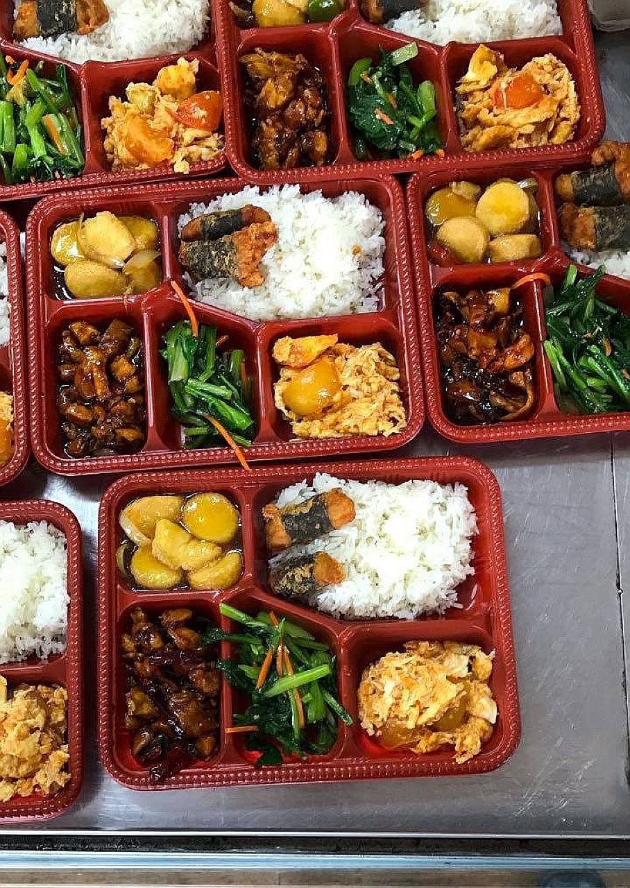 Bento sets from Hiang Lee Chicken Rice stall in Boon Lay Place Food Village offered by HungrySia. 