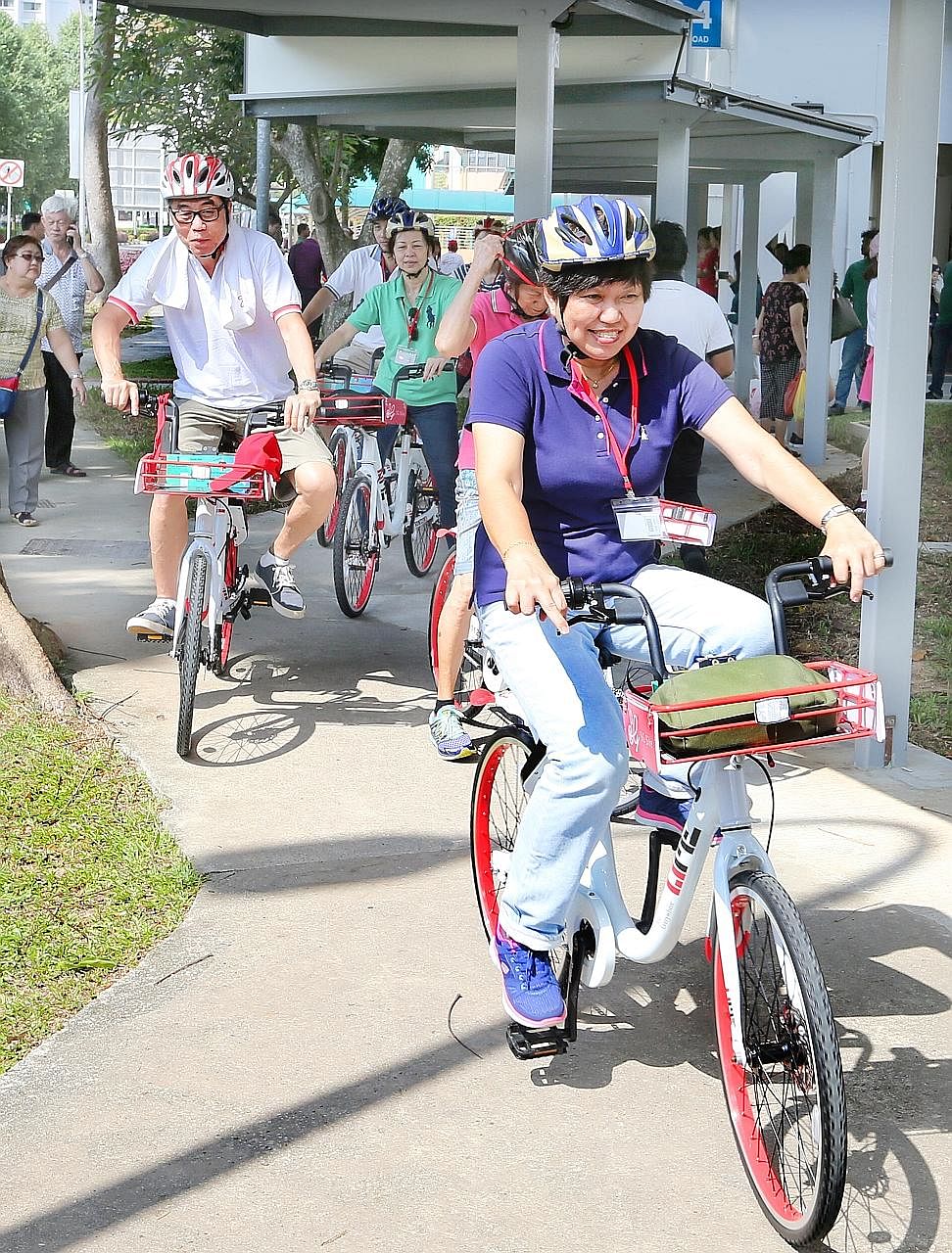 The lock of the SG Bike bicycles can be unlocked with the phones of registered users, a special card mailed to them, or even their ez-link card.