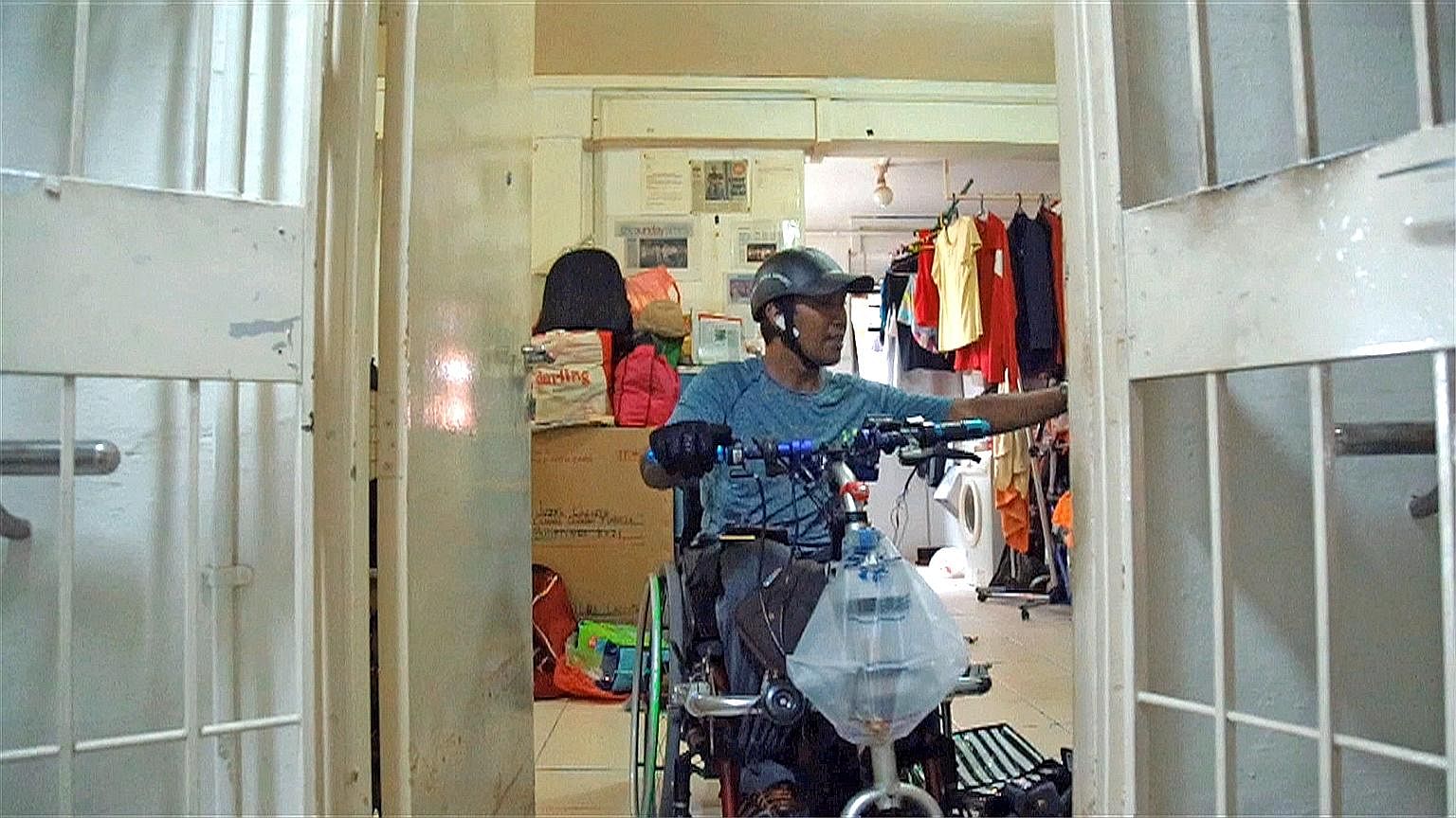 Mr Kamas Mohd, who stresses that he is not slower than other delivery men, makes as many as 10 trips a day - up to 11 hours of work - collecting and delivering food to hungry customers.