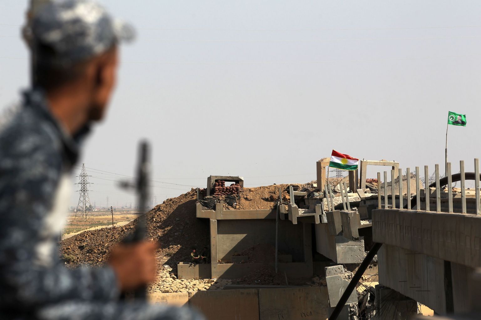Iraq Bridge Target Iraq deploying tanks, artillery near oil export pipeline, border ...