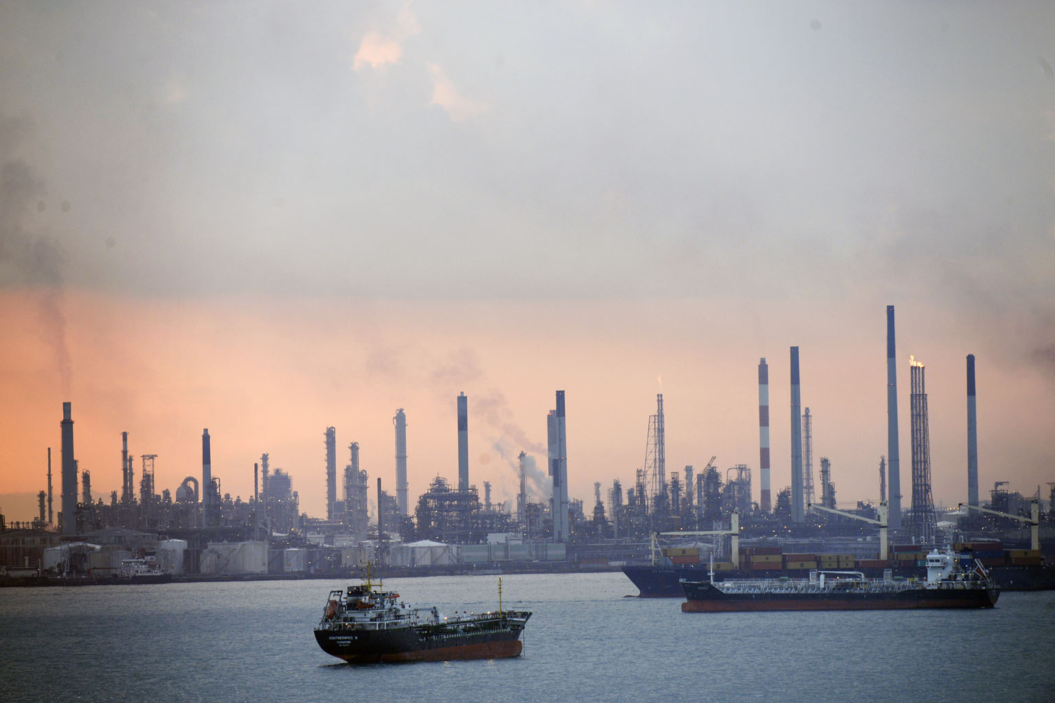 The planned carbon tax will hit power stations and other large direct emitters, of which there are currently 30 to 40, mainly from the petroleum refining, chemicals and semiconductor sectors.