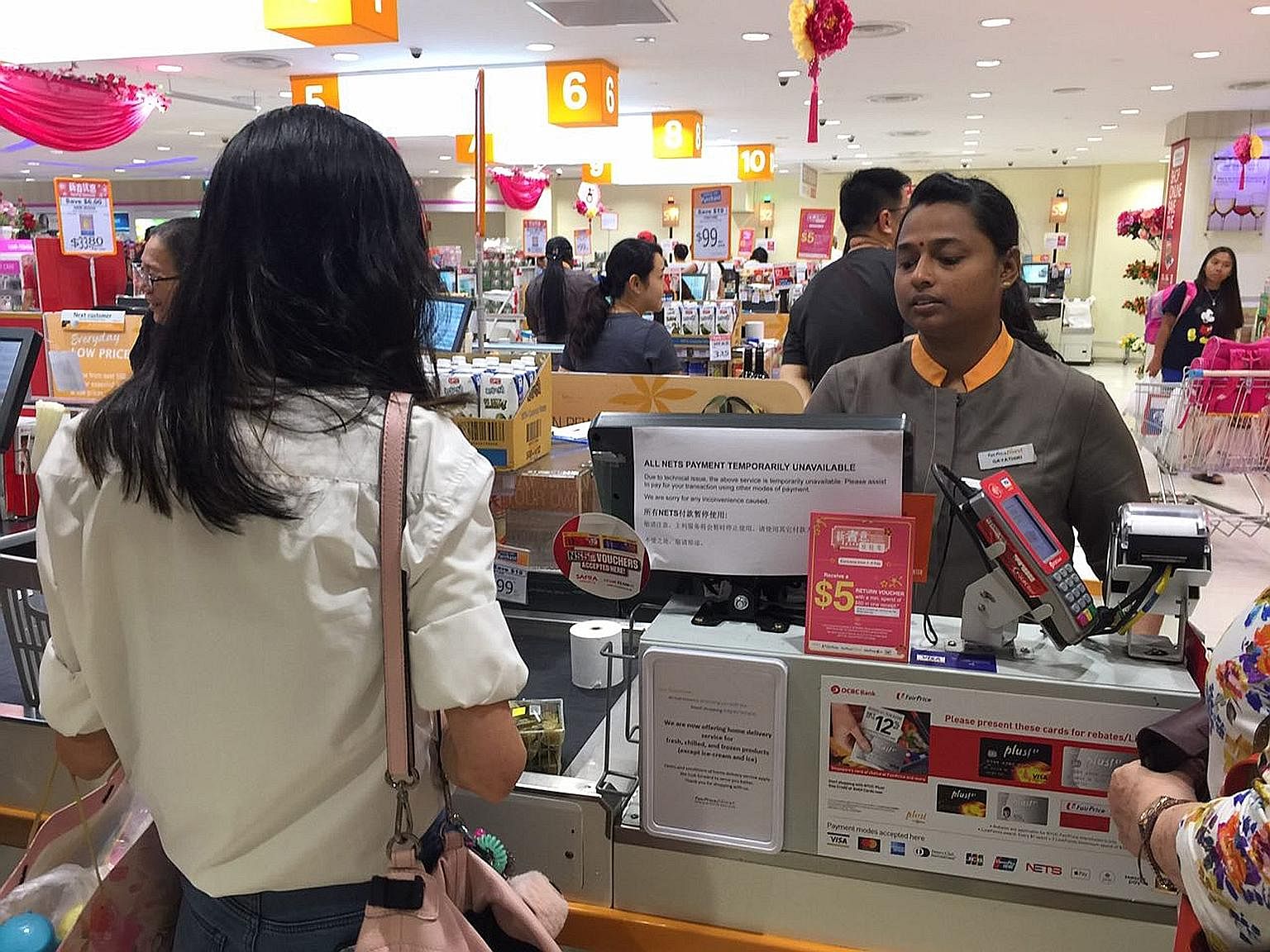 A sign at the FairPrice Finest in Bishan's Junction 8 informing customers of the Nets disruption. The e-payment provider put up a Facebook post informing customers of the problem shortly after the failure.