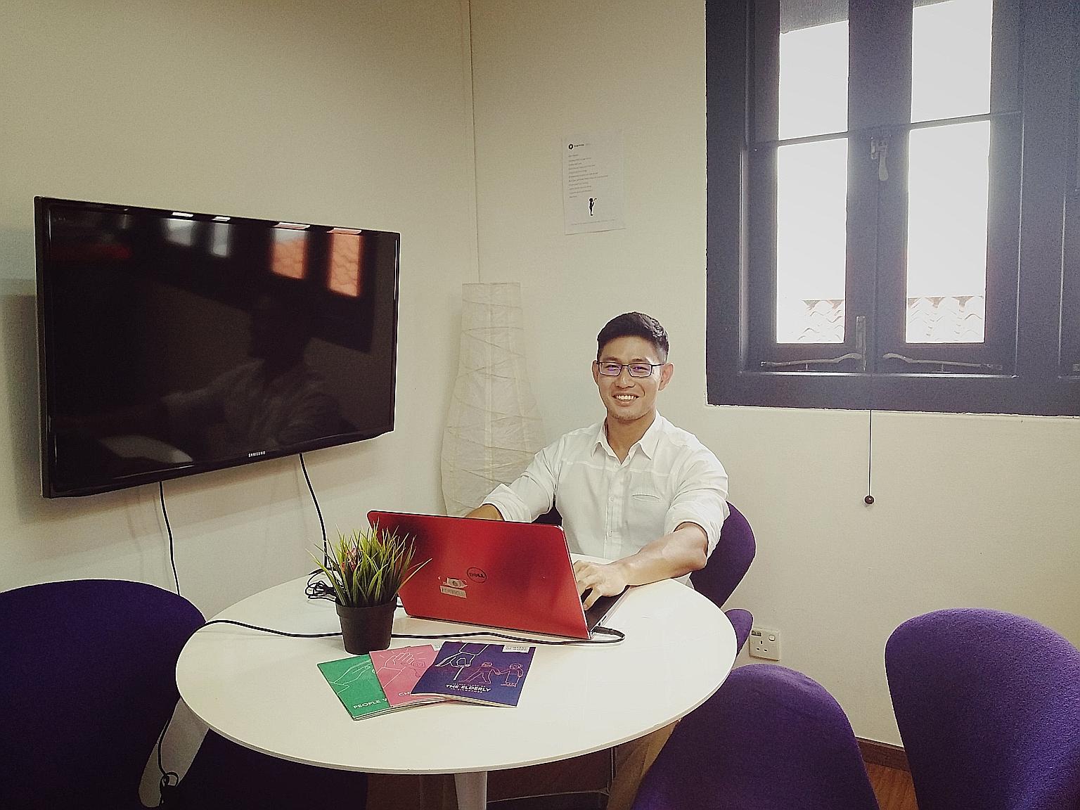Business graduate Leon Yeow is currently working as a digital analyst at local company Design Prodigy.
