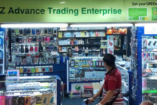 EZ Advance Trading at Lucky Plaza had reportedly pressured a maid into paying $145 for a screen protector.