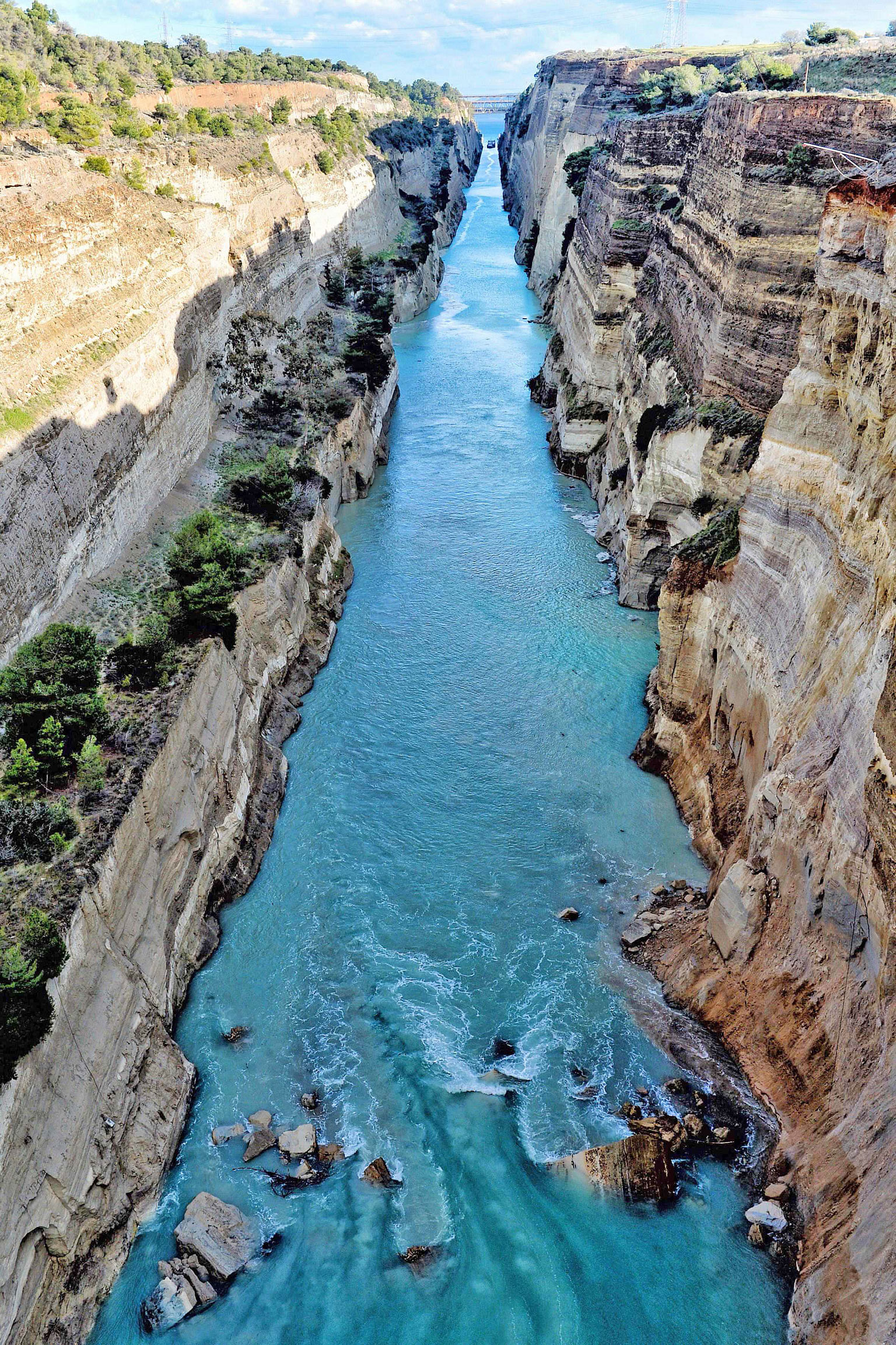 Greece has closed the Corinth canal after a rockfall that followed heavy rain, temporarily blocking a transit route used mainly by commercial ships and pleasure yachts. The 6.4km canal serves about 11,000 ships a year, offering a short transit from s