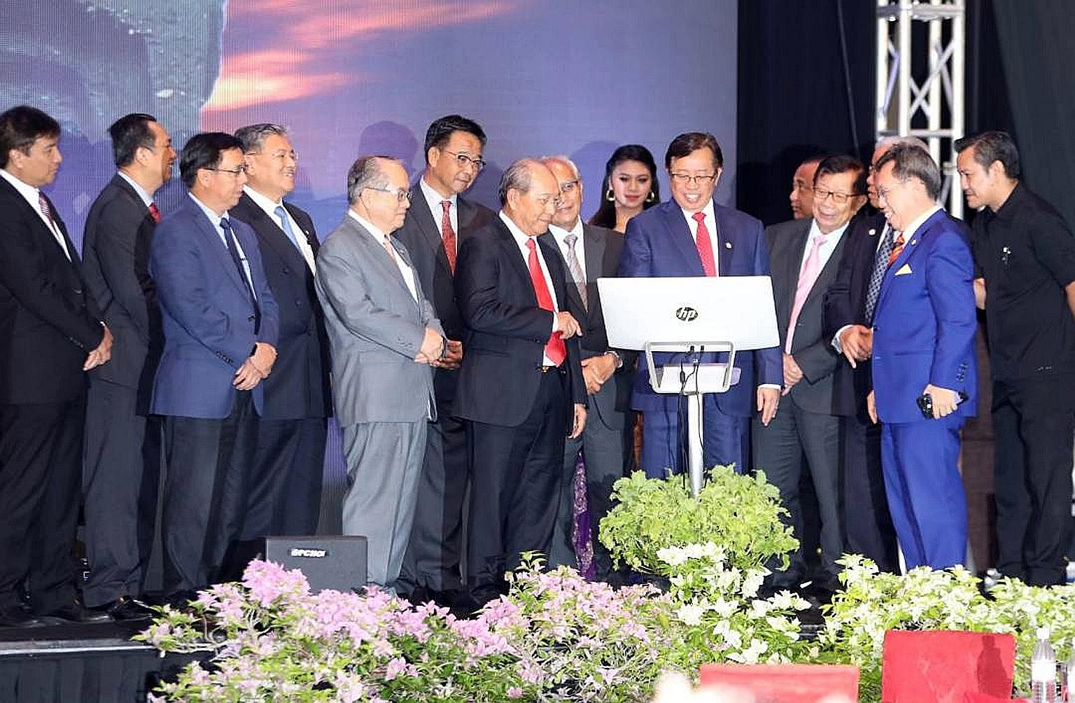 Sarawak Chief Minister Abang Johari Openg signing on a monitor to symbolically launch Petros. Also present were Deputy Chief Minister Douglas Uggah Embas (far left) and Petros chairman Hamid Bugo (third from left).