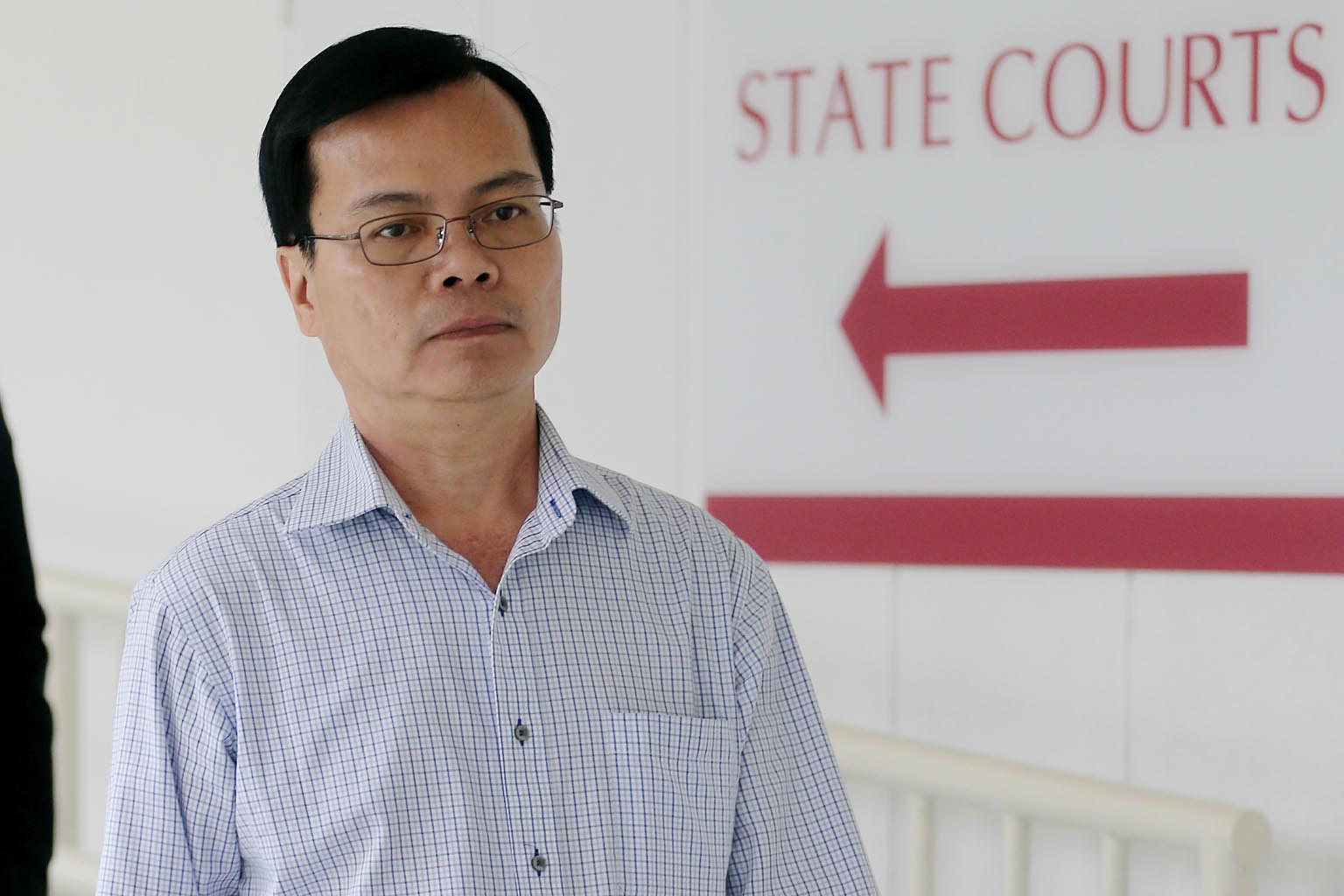 Wong Chee Meng (left), a former general manager and secretary of Ang Mo Kio Town Council, faces 55 counts of corruptly accepting gratification from Chia Sin Lan, the director and shareholder of 19-ANC Enterprise and 19-NS2 Enterprise.