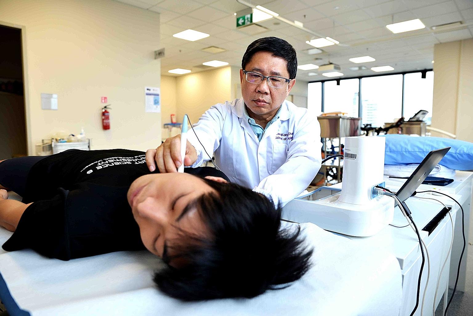 The VO2 Max test - which assesses the maximum rate of oxygen consumed during exercise of increasing intensity - measuring the lung capacity of a runner, who is pointing out his perceived level of effort on a chart. Prof Lim testing for carotid-femora
