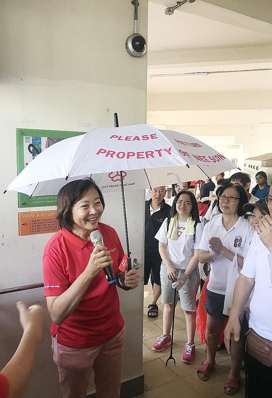 Nee Soon GRC MP Lee Bee Wah at the launch of the umbrella-sharing initiative, part of a series of activities to mark Earth Day, yesterday.