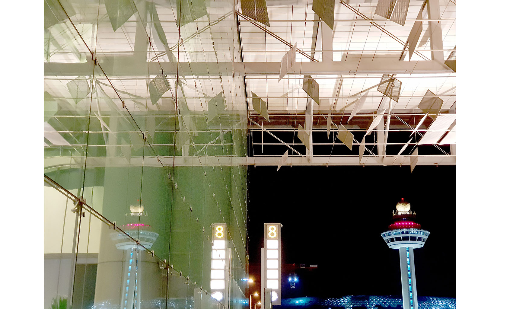 This week's challenge location will be our beloved Changi Airport. This photo was taken using the Samsung Galaxy S9+ in Pro mode with f/1.5 aperture.