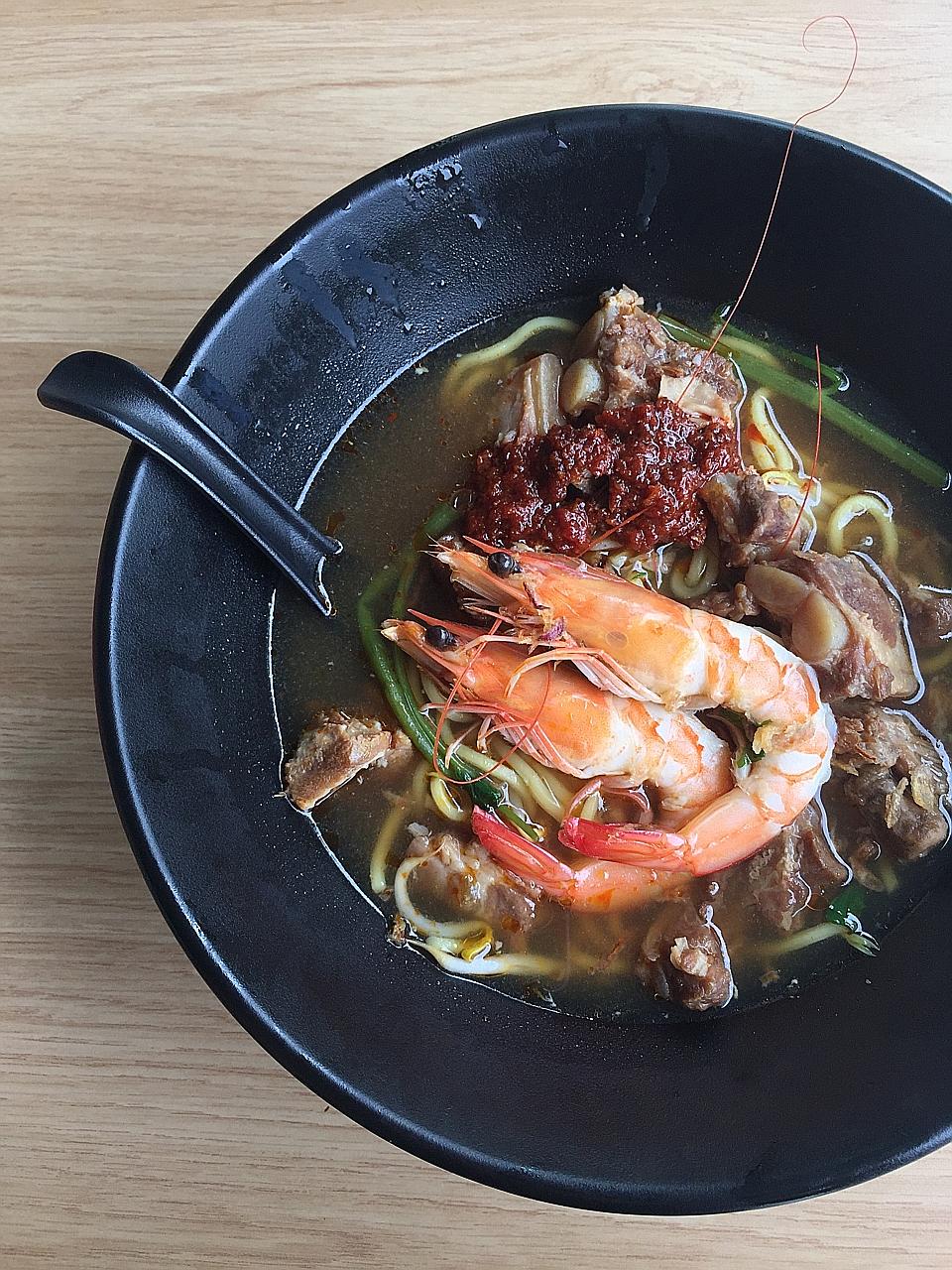 A study of 56 people with prawn allergies found that about half still consume small amounts of prawn, thinking it would not lead to a severe reaction.