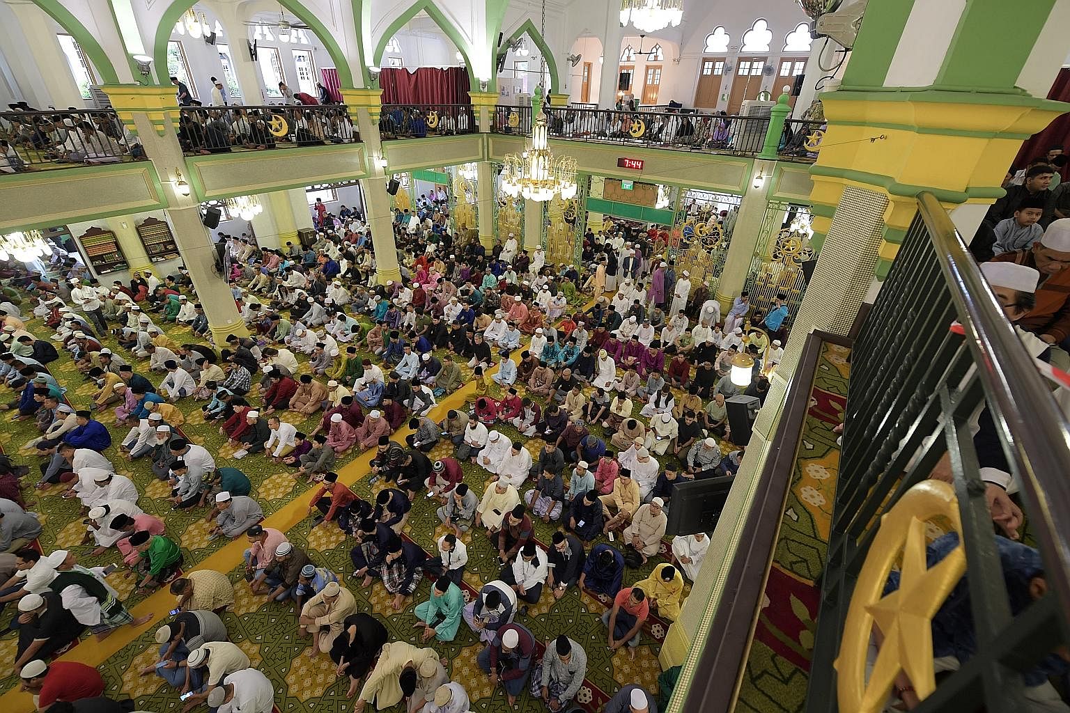Over 50 residents and grassroots and community leaders of various ethnic and religious backgrounds in East Coast GRC and Fengshan SMC marked the start of the Hari Raya Aidilfitri celebrations at Al-Taqua Mosque yesterday. Students from Woodlands Seco