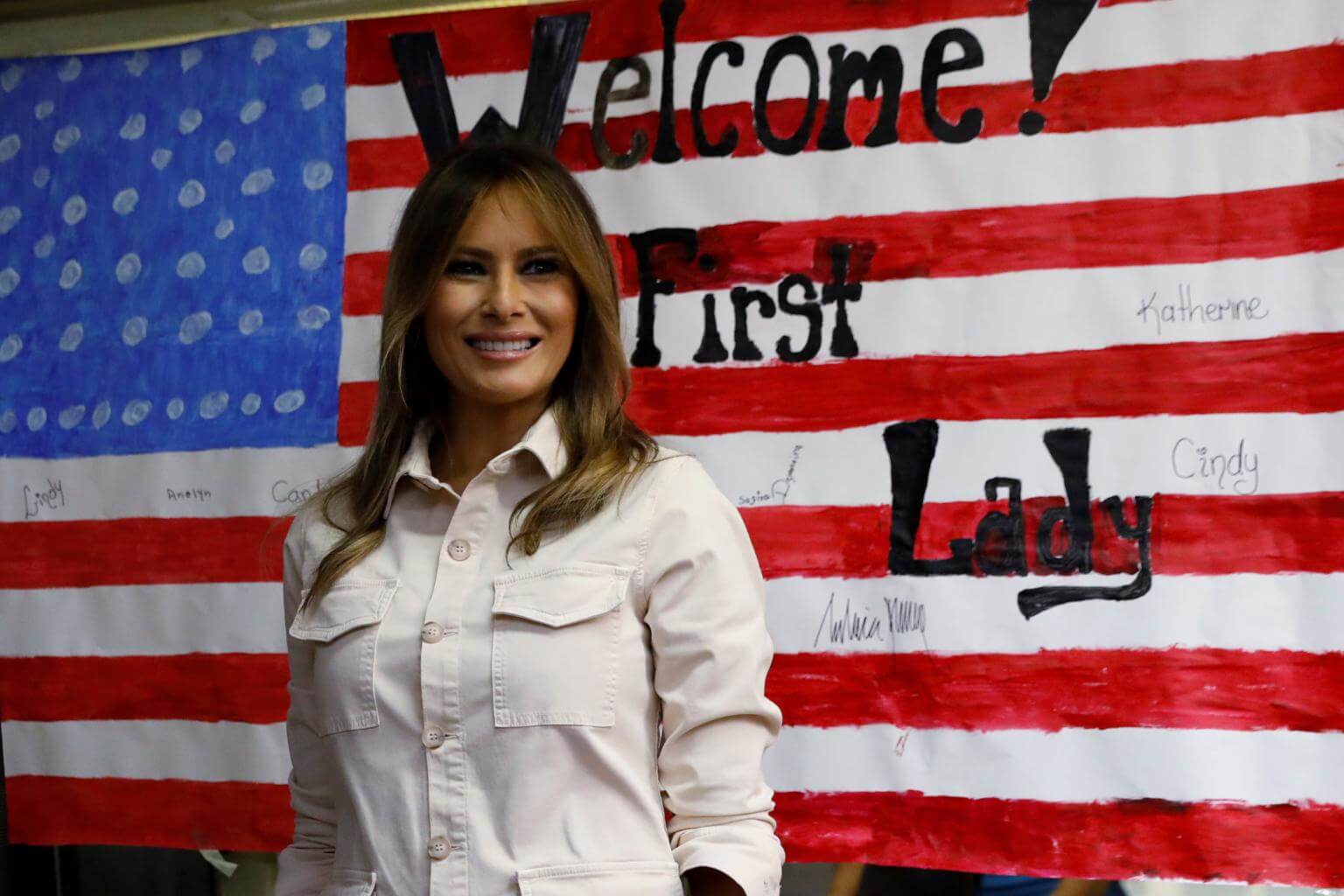 Giacca Melania Trump 'I Really Don't Care Do U' - Cappotto Verde Donna Con Stampa Provocatoria