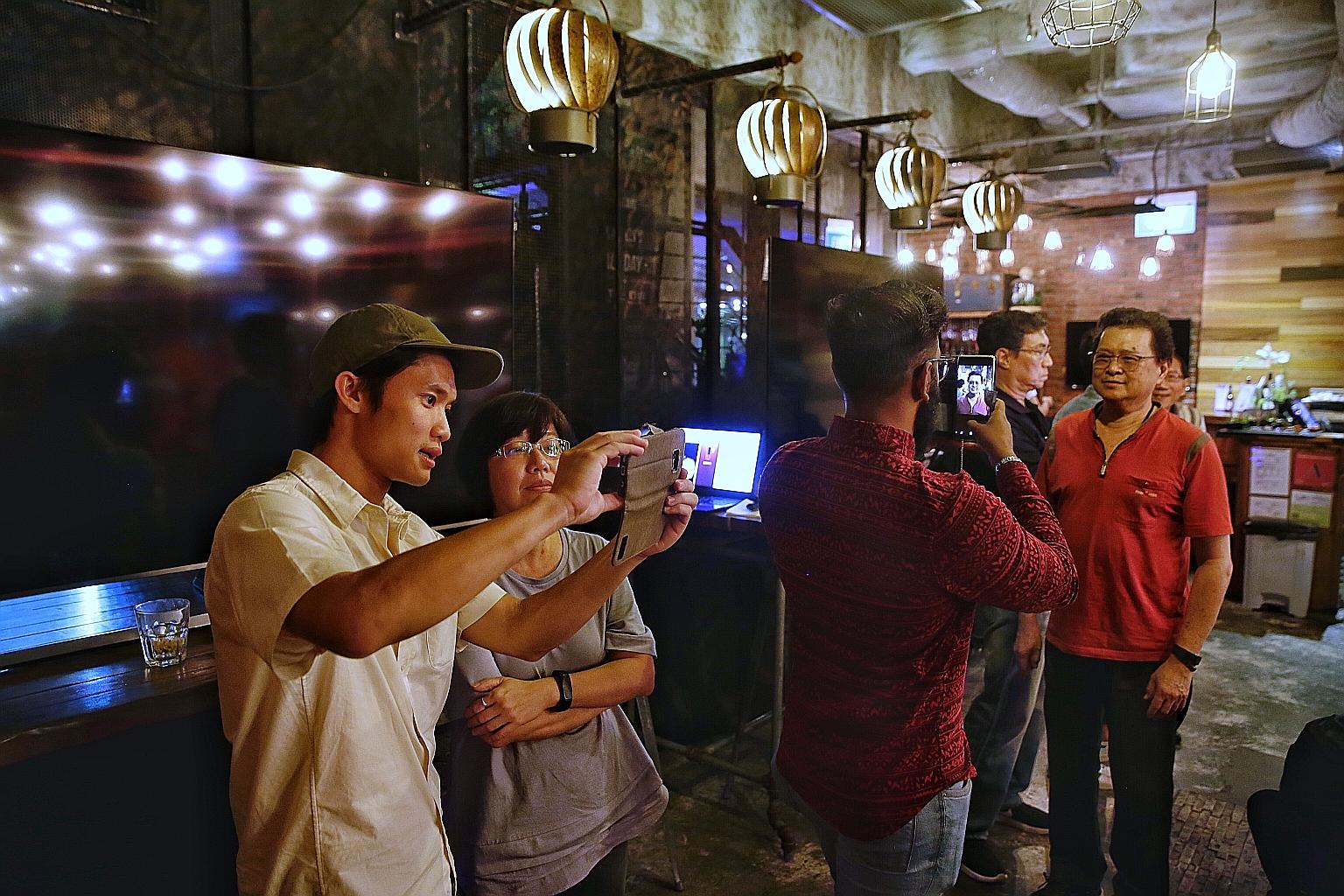 ST executive photojournalist Mark Cheong going through the functions of the Samsung smartphone camera with one of the participants at yesterday's masterclass.