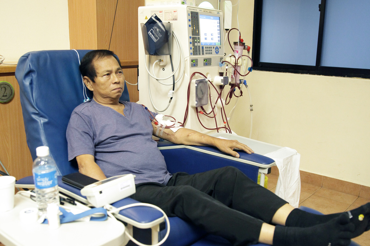 The NKF centre in Clementi has been Mr Richard Tay's second home for the last 28 years. He counts adhering to his dialysis treatment, a strict diet and exercise as the reasons for his longevity.