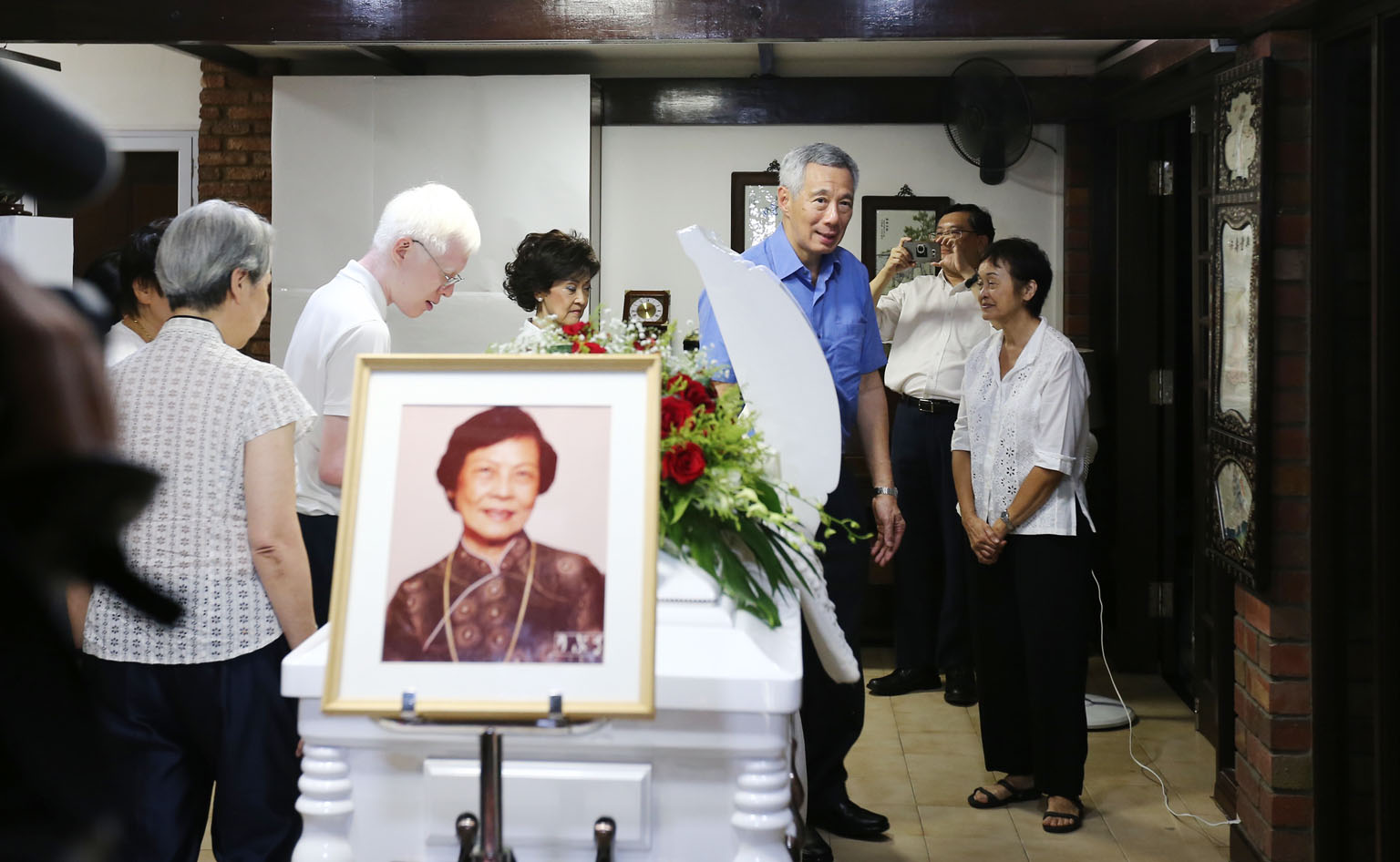 Prime Minister Lee Hsien Loong, his wife Ho Ching and his son Li Yipeng paying their respects yesterday evening at the wake of Mrs Wee Kim Wee.