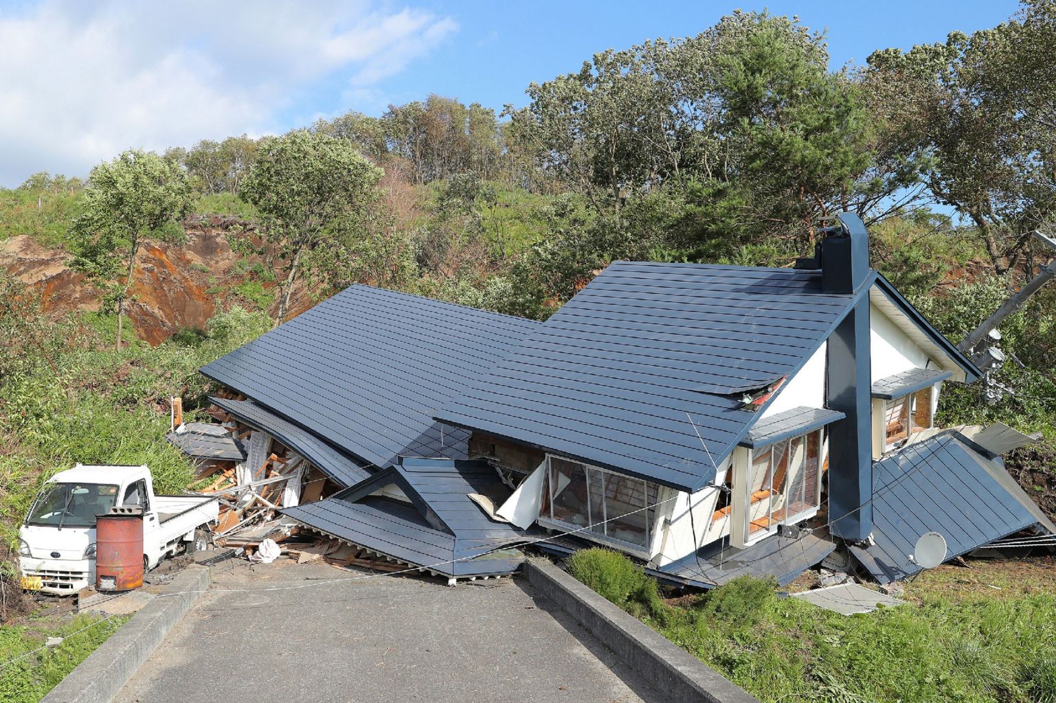 11 dead, at least 32 missing after magnitude 6.7 quake strikes