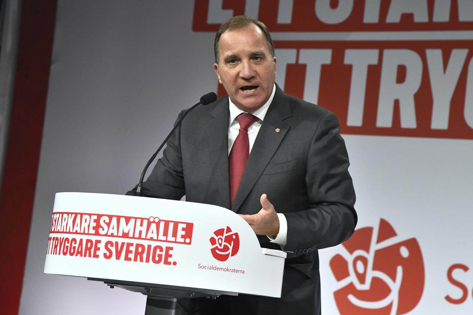 Sweden faces political gridlock following vote; PM invites opposition to talks