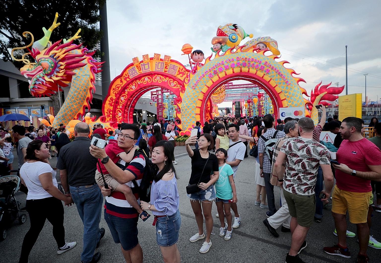 Prime Minister Lee Hsien Loong and Mrs Lee tossing yusheng at the Teck Ghee Chinese New Year dinner last night. With them are (from left) Dr Lam Pin Min (partially obscured), MP for Sengkang West; grassroots leader Alex Ng Meng Hwee; Ang Mo Kio GRC M
