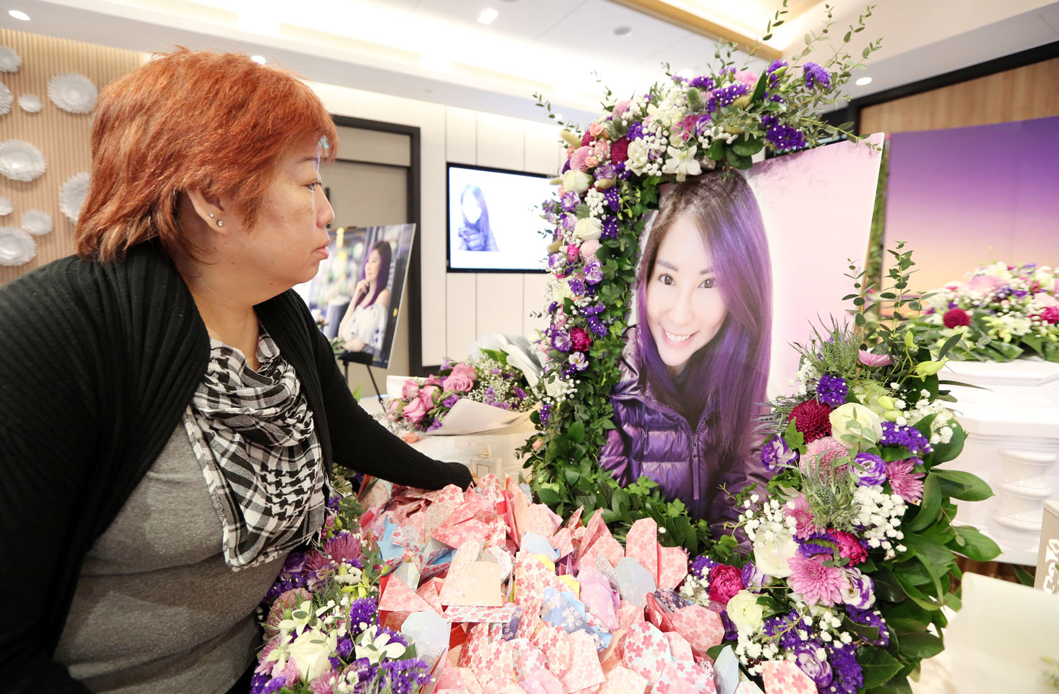 Ms Lau Li Ting's mother at the wake held in Tampines last week. Ms Lau had gone for Botox treatment at a clinic on the fringe of the business district and ended up in the accident and emergency department of SGH on March 8. Doctors told her family he