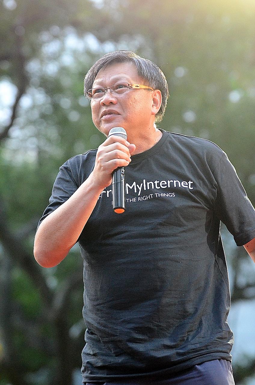 The counterclaim by blogger Leong Sze Hian (above) that the libel suit brought by Prime Minister Lee Hsien Loong against him is an abuse of court process was struck out by the High Court last week.