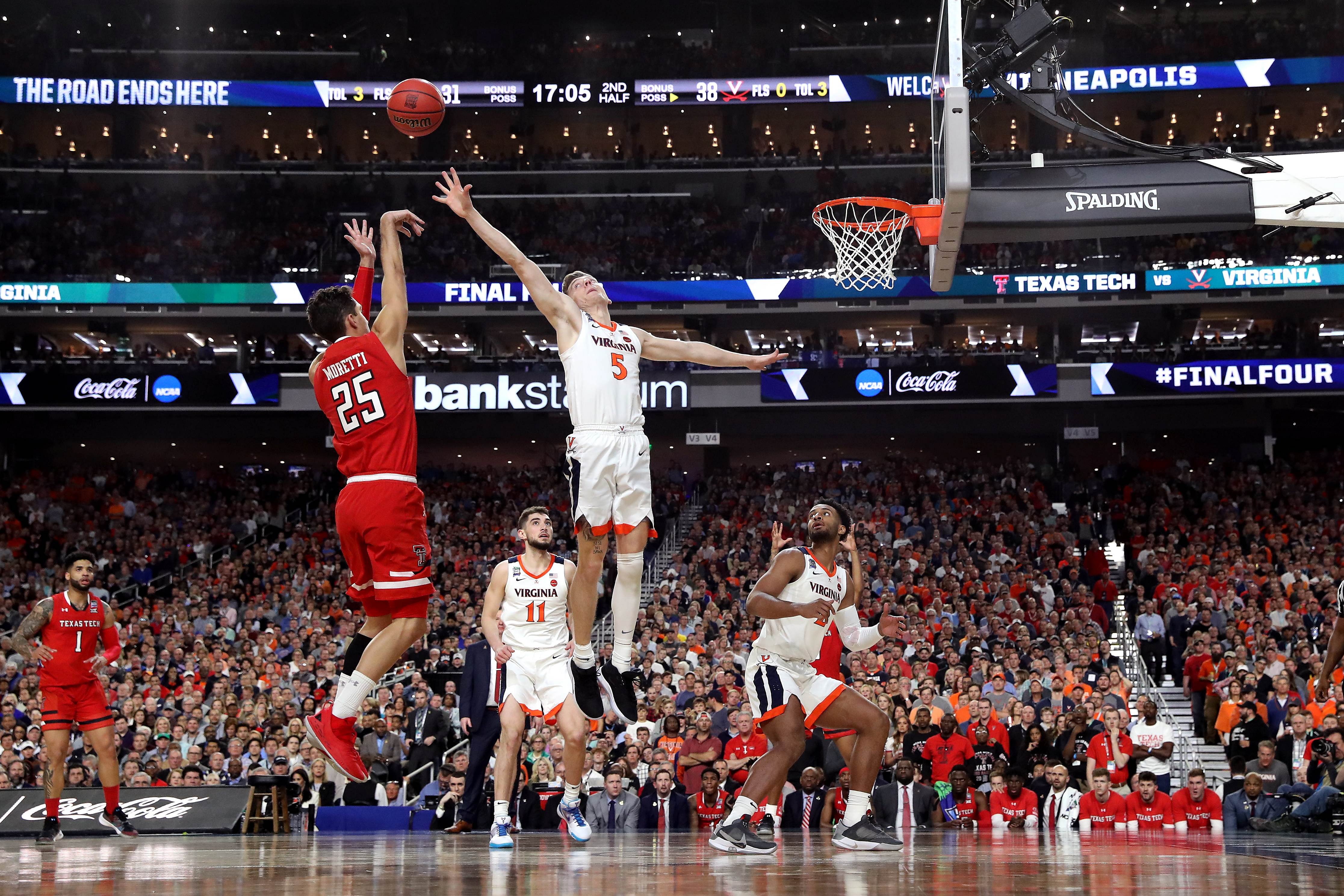 In Pictures: College Basketball Team Virginia Cavaliers Take Home Their ...