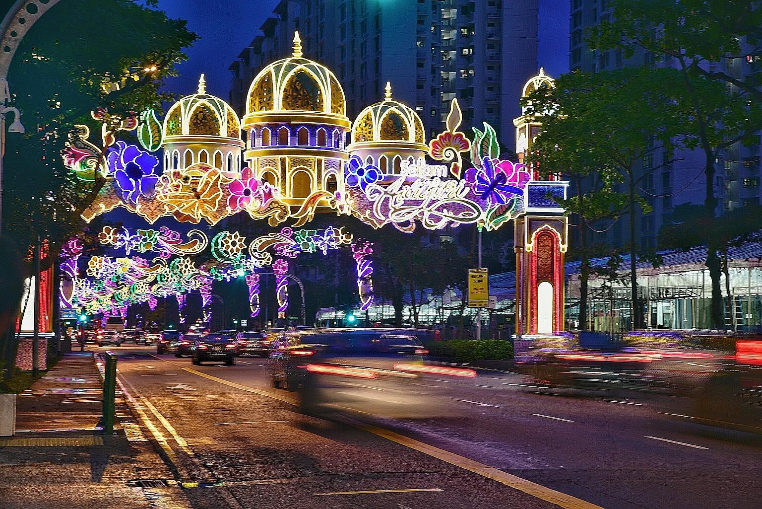A 15.4m-high and 23m-wide arch along Sims Avenue features a mosque with golden domes surrounded by full blooms that symbolise a new beginning and renewed bonds of friendship and kinship. The decoration is part of the annual Hari Raya light-up, which 