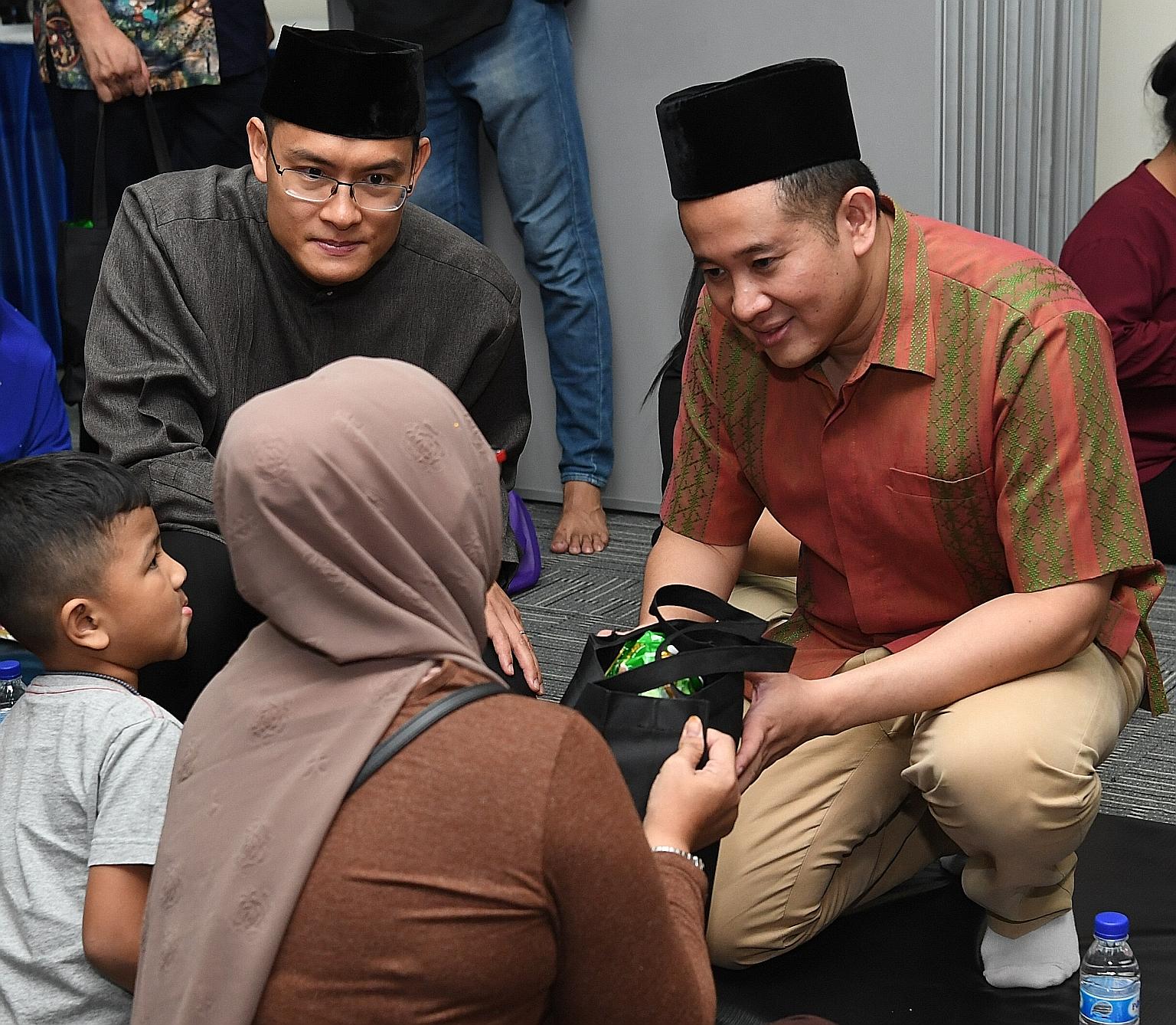Senior Parliamentary Secretary Amrin Amin (right) and Muis chief executive Esa Masood at the fast-breaking event at En-Naeem Mosque. 