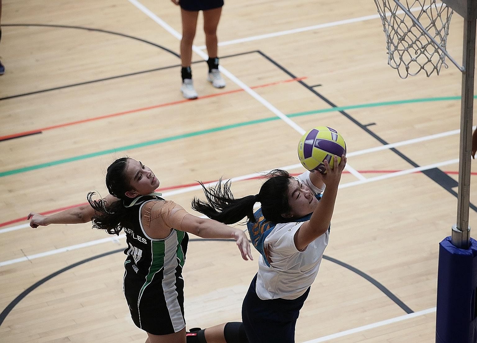 ACJC's Syntyche Yeo (right) scored 49 of her team's goals in the 53-35 win. ST PHOTO: KELVIN CHNG