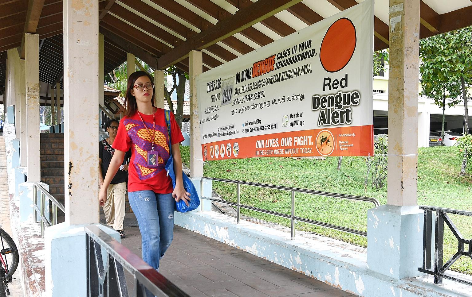 Banners warning about dengue in the neighbourhood have been put up in Woodlands. A total of 360 people in the area around Woodlands Avenue 6 have been infected in two dengue clusters which are currently the largest in Singapore.