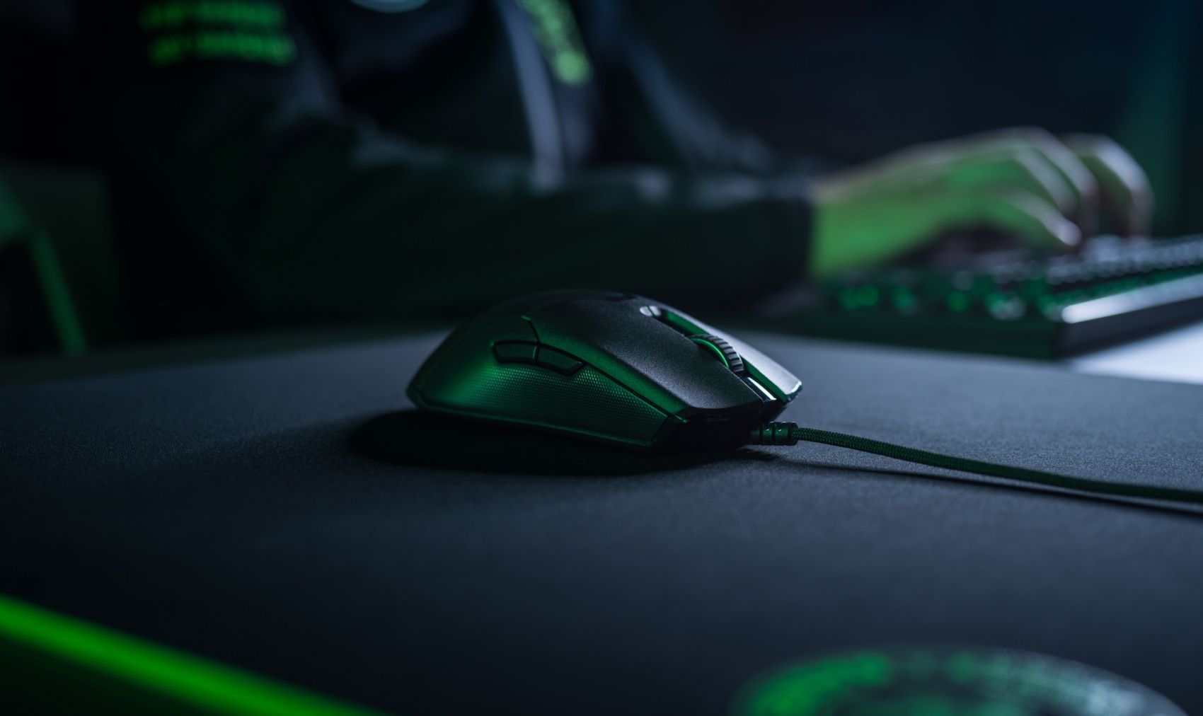 Razer's latest flagship Viper gaming mouse uses optical switches instead of the usual mechanical ones. 