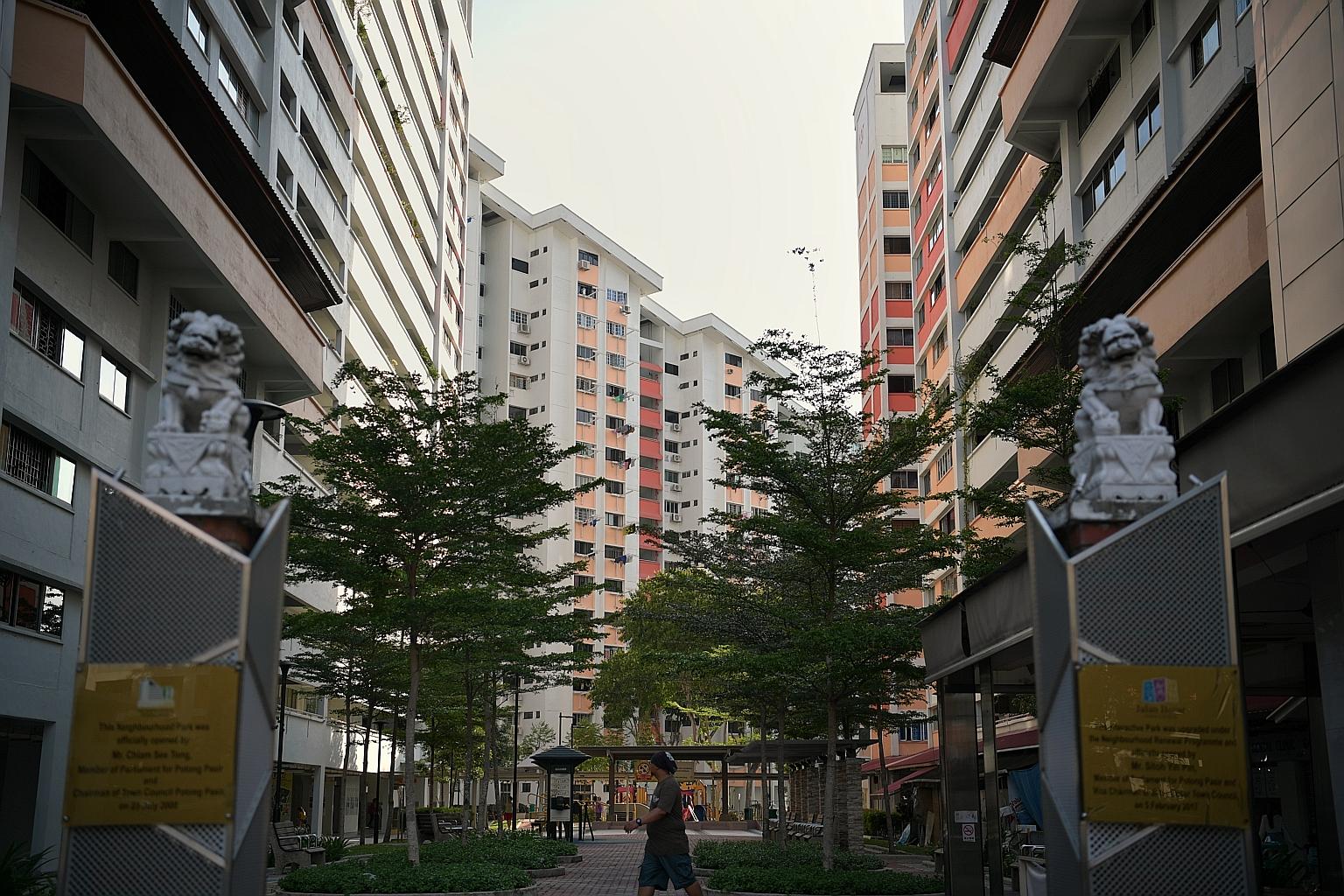When Potong Pasir Neighbourhood Park was upgraded in 2016, Mr Sitoh Yih Pin - who is MP for Potong Pasir ward - gave strict instructions to preserve Mr Chiam See Tong's plaque and lion statues at the park entrance. Mr Chiam had previously served as P