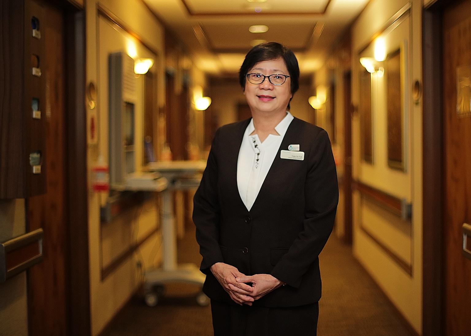 Ms Tang Lin Yok was one of the pioneers in the Singapore Fire Brigade Ambulance Service - a dedicated ambulance service for government hospitals. In 1988, she joined Mount Elizabeth Hospital, and since 2010 she has been managing the various wards in 