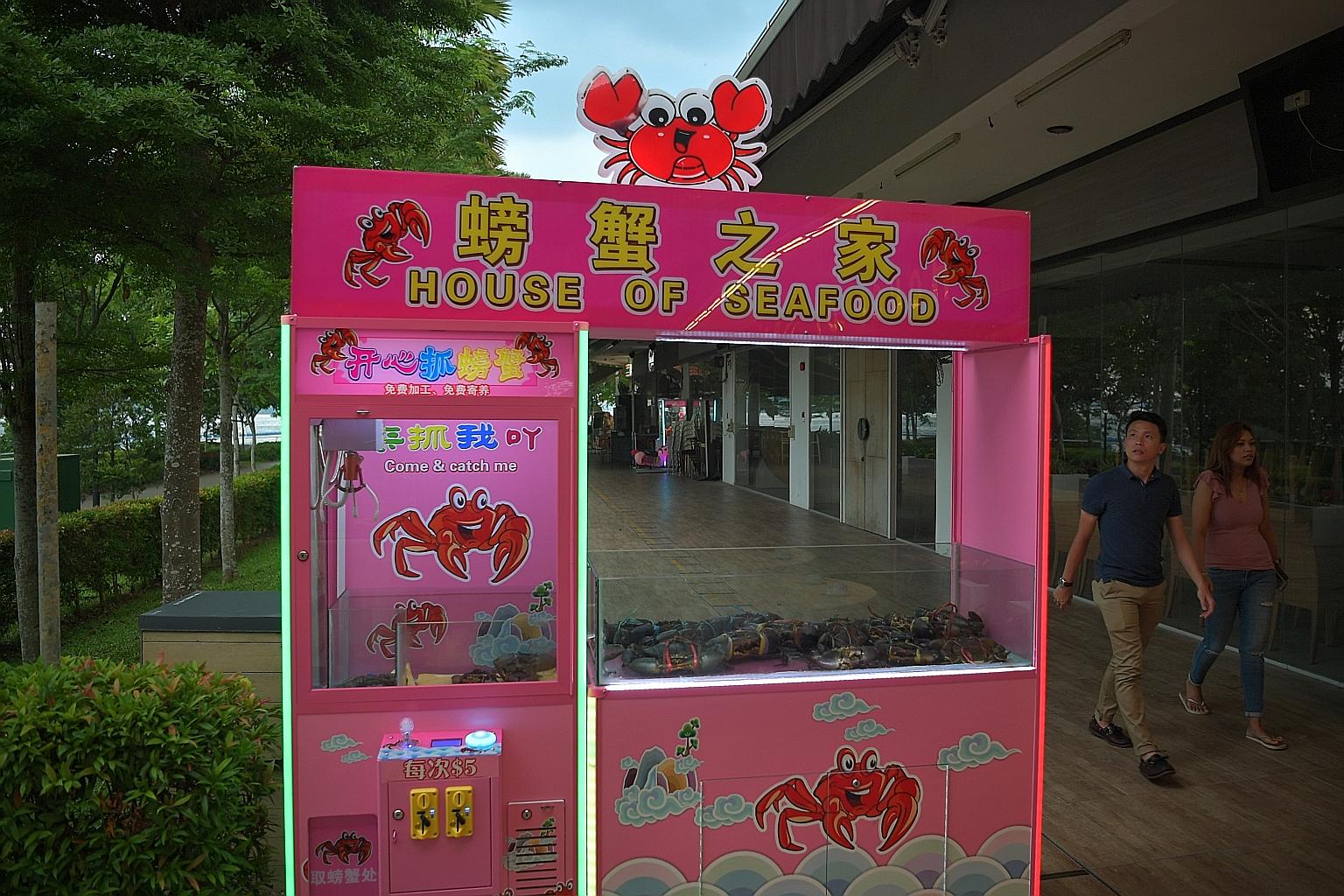 Punggol restaurant House of Seafood apologised yesterday for causing unhappiness over a machine that was criticised for being cruel to crabs.
