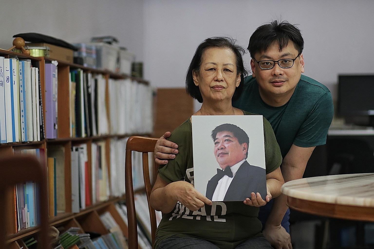 Musician Lin Ying Fong and his mother Ng Meow Hoe with a photo of his father, veteran musician Lin Ah Leck, who died from dengue last month.