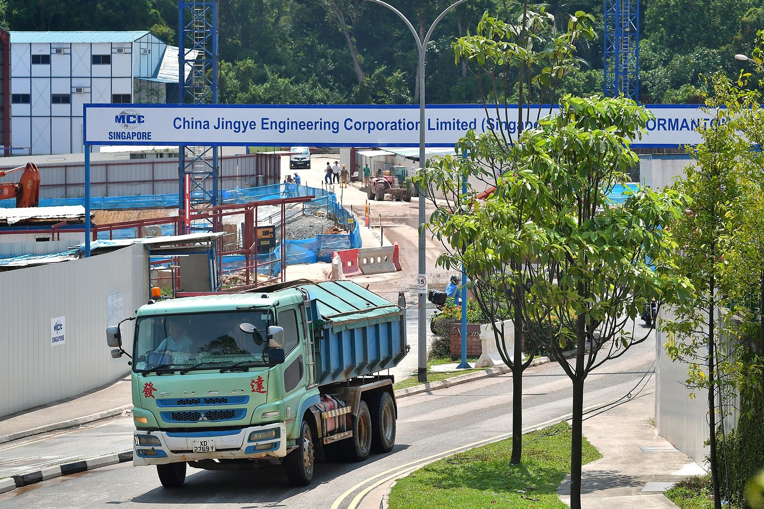 Normanton Park was sold en bloc in 2017 to Chinese developer Kingsford Huray Development for $830.1 million. The main contractor for the site is MCC Singapore, a subsidiary of a China state-owned enterprise. ST PHOTO: NG SOR LUAN