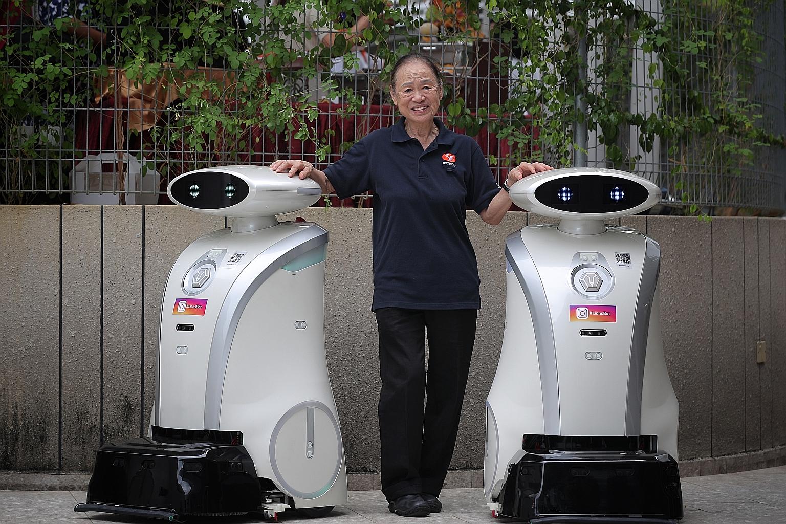 Sun City Maintenance cleaner Lily Goh, 75, has attended many courses, including workplace safety and the use of cleaning robots (above). ST PHOTO: JASON QUAH