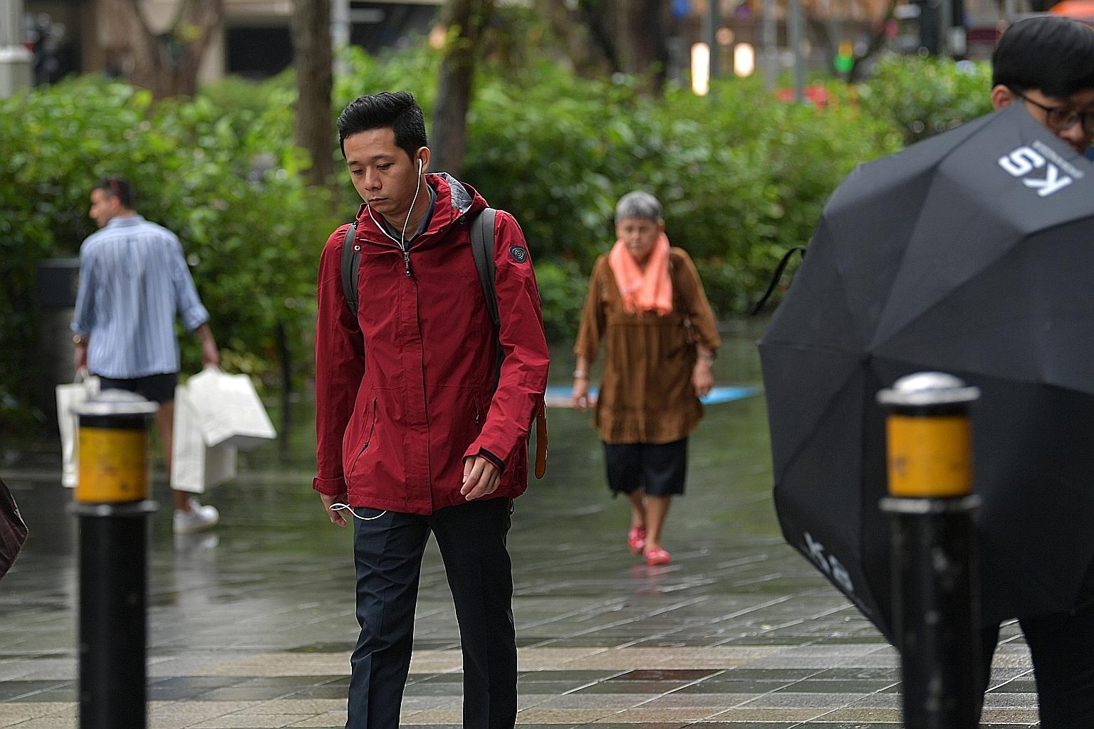 The year-end cold spell that saw some reaching for their sweaters and scarves last month is forecast to continue this month, the National Environment Agency's Meteorological Service Singapore said yesterday. ST PHOTO: JOYCE FANG