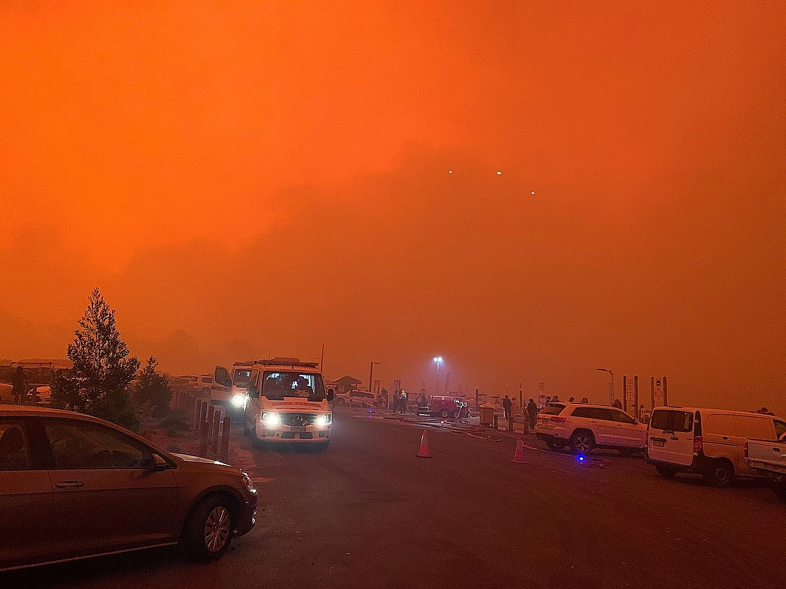 The sky glowing as bush fires raged near Mallacoota town, in Victoria state, yesterday. The authorities said nearby fires were causing extreme thunderstorms and "ember attacks". PHOTO: REUTERS
