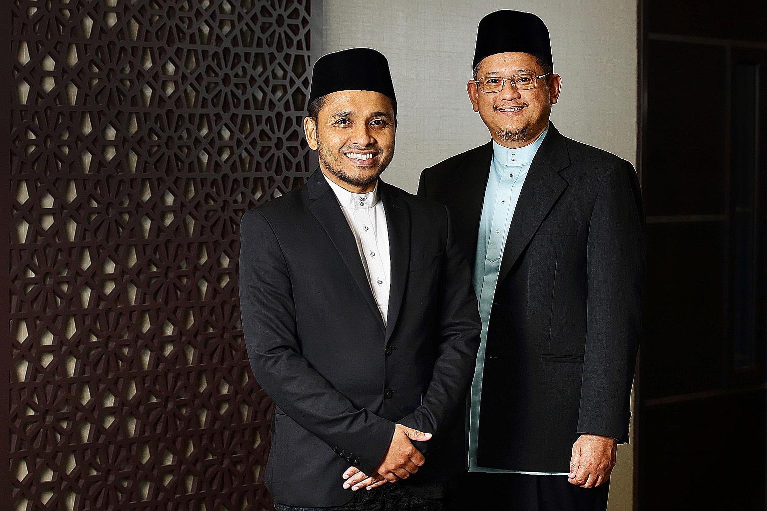 Mufti Mohamed Fatris Bakaram (right), 49, will be succeeded by his deputy, Dr Nazirudin Mohd Nasir, 43, who will be the fourth Mufti in Muis' history. PHOTO: MUIS