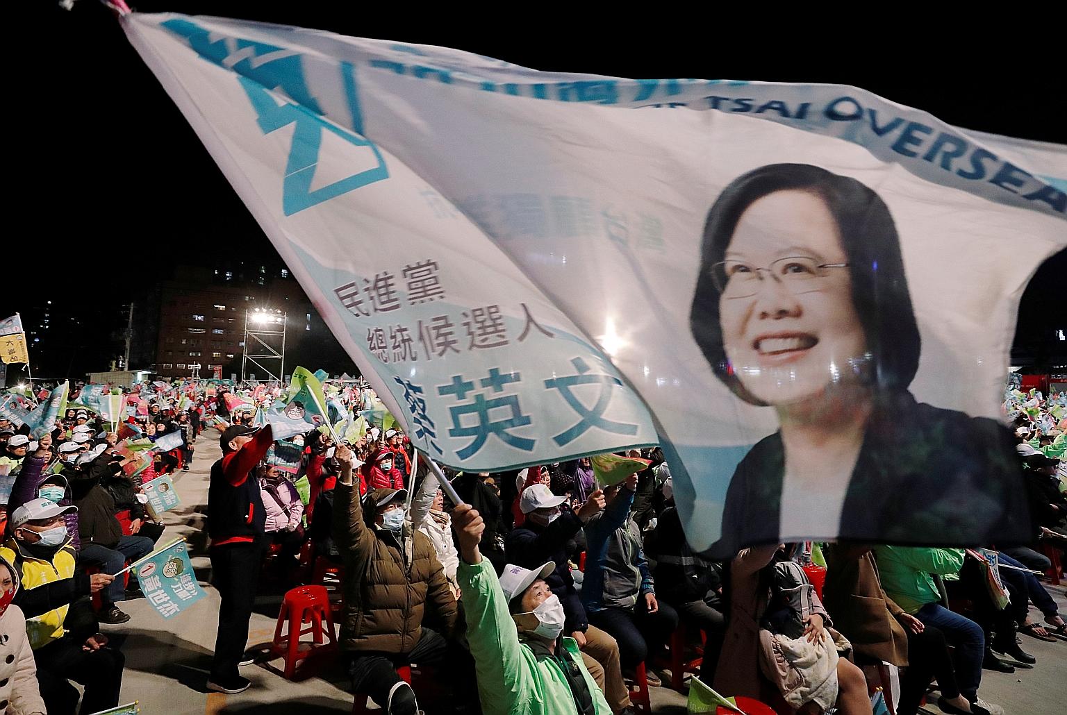 Supporters of Taiwan's President Tsai Ing-wen and her Democratic Progressive Party at a campaign rally on Wednesday. PHOTO: REUTERS